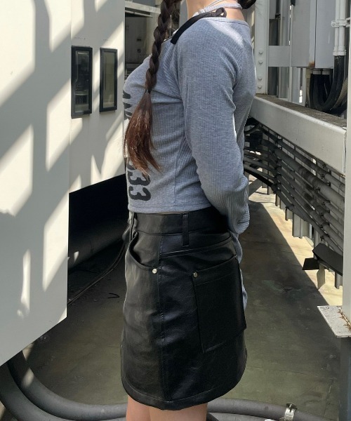 XU(エックスユー)の「【Never mind the XU】print crop top / 【ネバーマインド ザ エックスユー】プリントクロップ長袖Tシャツ(Tシャツ/カットソー・レディース・ブラック/グレー・ONE SIZE)」の15枚目の写真