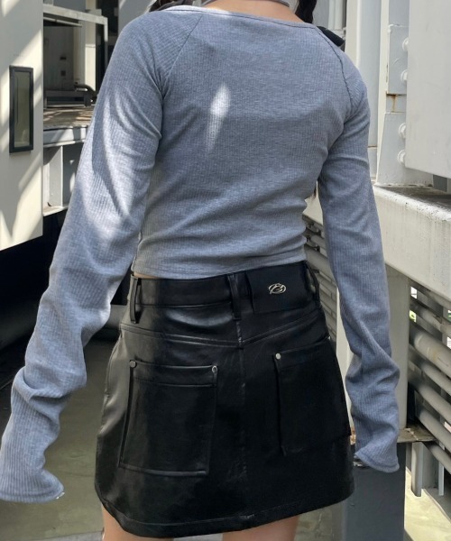 XU(エックスユー)の「【Never mind the XU】print crop top / 【ネバーマインド ザ エックスユー】プリントクロップ長袖Tシャツ(Tシャツ/カットソー・レディース・ブラック/グレー・ONE SIZE)」の17枚目の写真