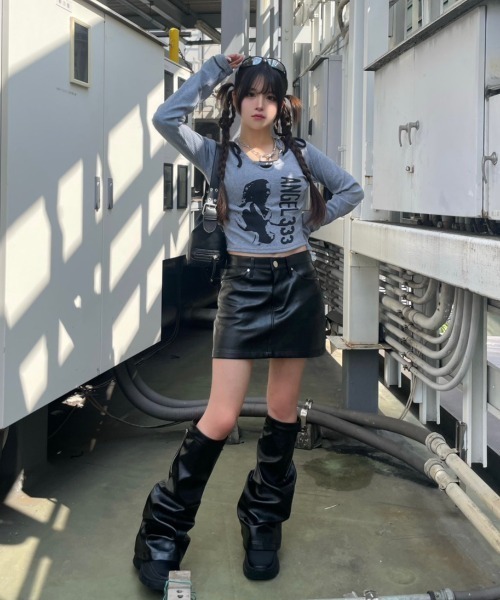 XU(エックスユー)の「【Never mind the XU】print crop top / 【ネバーマインド ザ エックスユー】プリントクロップ長袖Tシャツ(Tシャツ/カットソー・レディース・ブラック/グレー・ONE SIZE)」の20枚目の写真