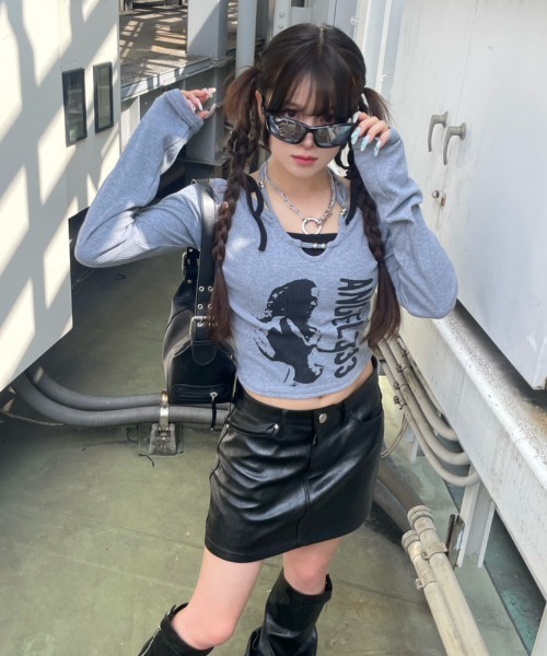 XU(エックスユー)の「【Never mind the XU】print crop top / 【ネバーマインド ザ エックスユー】プリントクロップ長袖Tシャツ(Tシャツ/カットソー・レディース・ブラック/グレー・ONE SIZE)」の19枚目の写真