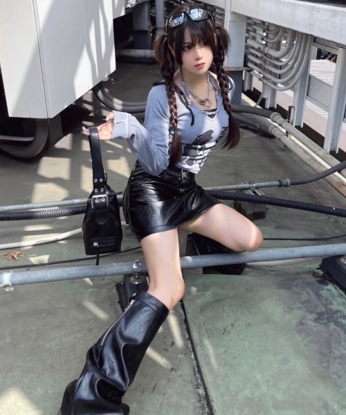 XU(エックスユー)の「【Never mind the XU】print crop top / 【ネバーマインド ザ エックスユー】プリントクロップ長袖Tシャツ(Tシャツ/カットソー・レディース・ブラック/グレー・ONE SIZE)」の18枚目の写真