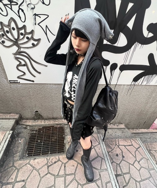 XU(エックスユー)の「【Never mind the XU】print crop top / 【ネバーマインド ザ エックスユー】プリントクロップ長袖Tシャツ(Tシャツ/カットソー・レディース・ブラック/グレー・ONE SIZE)」の9枚目の写真