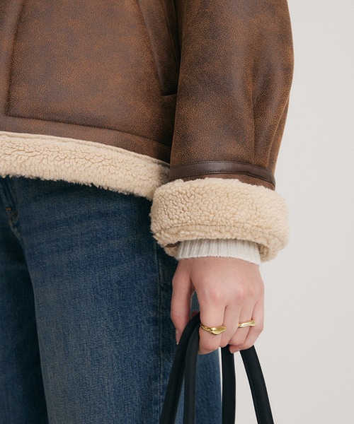 Fano Studios（ファノ ストゥディオズ）の「ボアパイピングスタンドカラーフードムートンジャケット FD23W101【Fano Studios】（ライダースジャケット・レディース・ブラウン・L/M/S）」の7枚目の写真