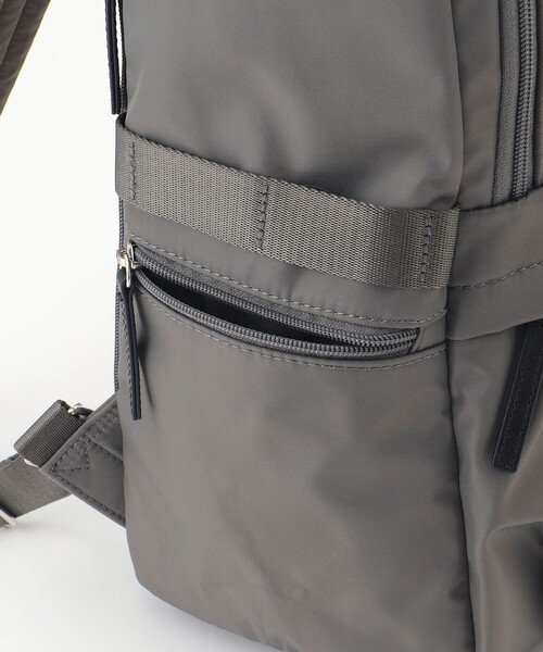 ICB(アイシービー)の「8ポケットナイロンリュック(バックパック/リュック・レディース・アイボリー系/ベージュ系/ブラック系/黄土色系・F)」の9枚目の写真