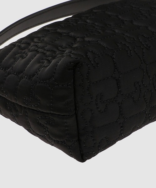 GANNI（ガニー）の「Butterfly Small Pouch Satin（ハンドバッグ・レディース・ブラック・ONE SIZE）」の5枚目の写真