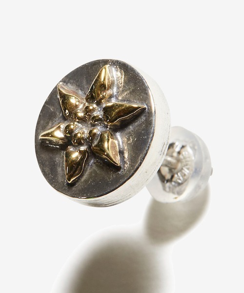 rehacer(レアセル)の「rehacer : Flower Tiny Earrings / フラワー タイニー ピアス(ピアス(片耳用)・メンズ・その他2/その他1/その他3・FREE)」の5枚目の写真