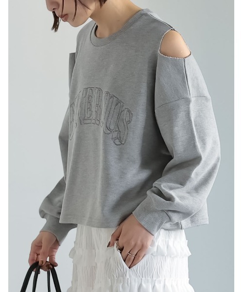 Re:EDIT(リエディ)の「裏毛刺繍ロゴ肩スリットあきショート丈トップス(スウェット・レディース・ホワイト/チャコールグレー/杢グレー・MEDIUM/LARGE)」の4枚目の写真