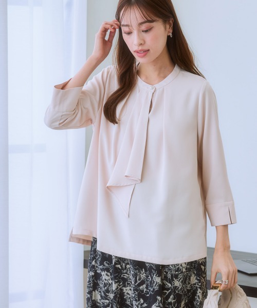 7days Life Styling(セブンデイズライフスタイリング)の「フレアボウタイ7分袖ブラウス(しわになりにくい・UVカット)(シャツ/ブラウス・レディース・サックスブルー系/ベージュ/オフホワイト・M/L/LL)」の1枚目の写真