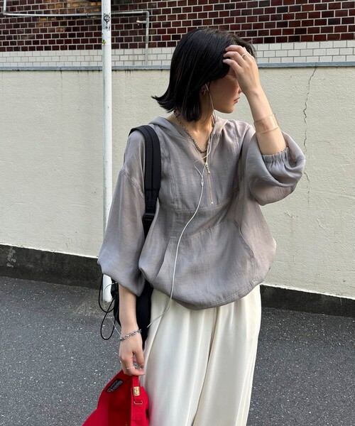 fredy emue（フレディエミュ）の「【新色登場！】シアーアノラックブルゾン（ブルゾン・レディース・ベージュ/オフホワイト/カーキ/グレー・38）」の4枚目の写真