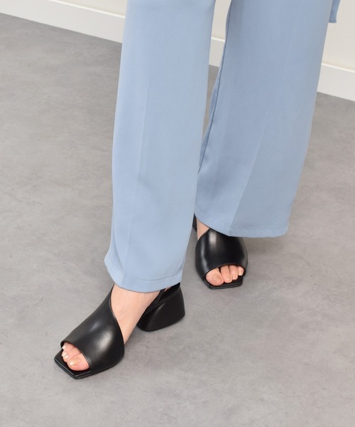 CARRANO(カラーノ)の「【CARRANO】スクエアトゥバックストラップサンダル(642002)(サンダル・レディース・ブラック/アイボリー/グレー・38/39/35/36/37)」の3枚目の写真