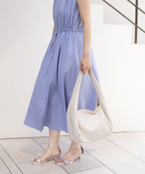 NOLLEY’S(ノーリーズ)の「【LA SCAIA /ラスカイア】◇【WEB限定】ソフトワンショルレザーバッグ(ショルダーバッグ・レディース・ブラック/グレイッシュベージュ/オフホワイト・FREE)」の6枚目の写真