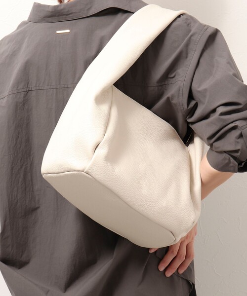NOLLEY’S(ノーリーズ)の「【LA SCAIA /ラスカイア】◇【WEB限定】ソフトワンショルレザーバッグ(ショルダーバッグ・レディース・ブラック/グレイッシュベージュ/オフホワイト・FREE)」の9枚目の写真