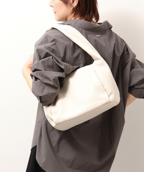 NOLLEY’S(ノーリーズ)の「【LA SCAIA /ラスカイア】◇【WEB限定】ソフトワンショルレザーバッグ(ショルダーバッグ・レディース・ブラック/グレイッシュベージュ/オフホワイト・FREE)」の12枚目の写真