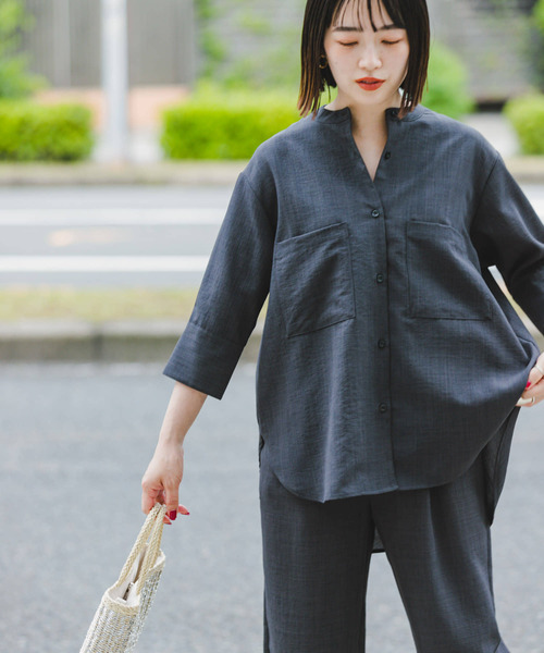 ITEMS URBANRESEARCH(アイテムズ アーバンリサーチ)の「『速乾/UVカット』『セットアップ対応』イージーケアドルマンシャツ(シャツ/ブラウス・レディース・チャコールグレー/モカ・FREE)」の2枚目の写真