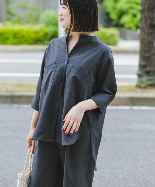 ITEMS URBANRESEARCH(アイテムズ アーバンリサーチ)の「『速乾/UVカット』『セットアップ対応』イージーケアドルマンシャツ(シャツ/ブラウス・レディース・チャコールグレー/モカ・FREE)」の3枚目の写真