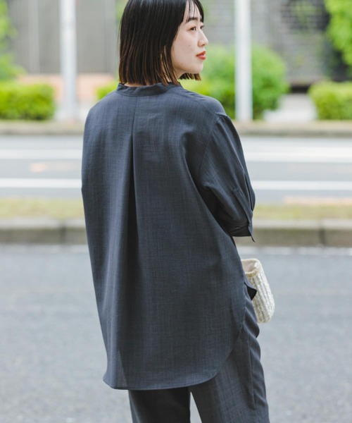ITEMS URBANRESEARCH(アイテムズ アーバンリサーチ)の「『速乾/UVカット』『セットアップ対応』イージーケアドルマンシャツ(シャツ/ブラウス・レディース・チャコールグレー/モカ・FREE)」の4枚目の写真