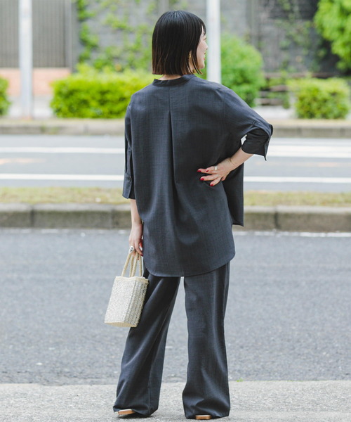 ITEMS URBANRESEARCH(アイテムズ アーバンリサーチ)の「『速乾/UVカット』『セットアップ対応』イージーケアドルマンシャツ(シャツ/ブラウス・レディース・チャコールグレー/モカ・FREE)」の7枚目の写真