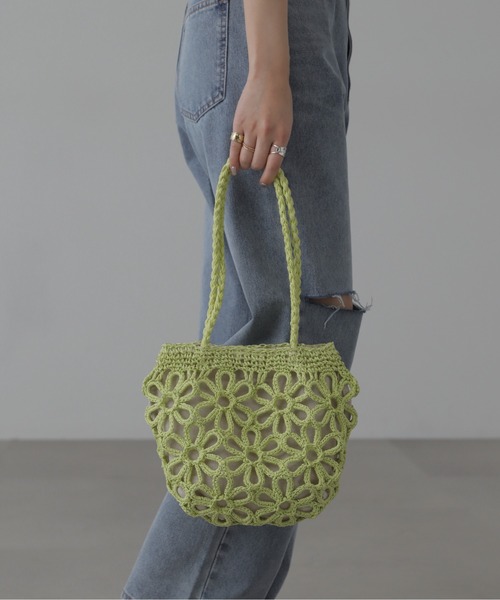 FREE'S MART(フリーズマート)の「◆フラワー雑材バッグ(かごバッグ・レディース・ライトグリーン/ベージュ・フリ-)」の2枚目の写真