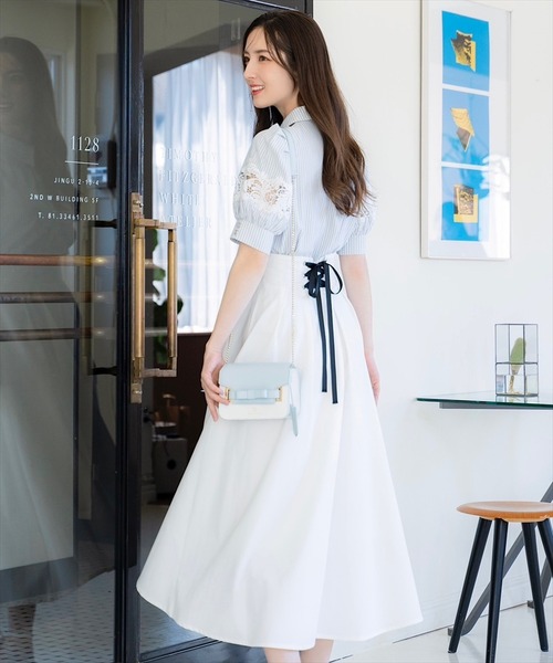 SWINGLE（スウィングル）の「配色リボンデザインタックフレアスカート（スカート・レディース・ライトベージュ/ブラック/レッド・FREE）」の7枚目の写真