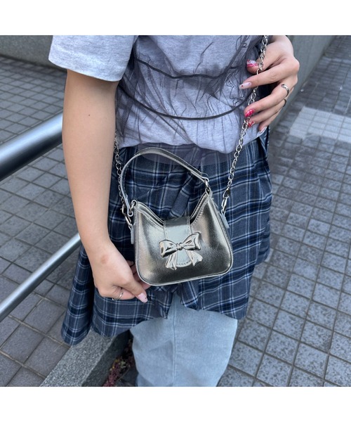 kutir(クティール)の「kutirlune/リボンミニバッグ(ハンドバッグ・レディース・シルバー/ブラック・FREE)」の3枚目の写真