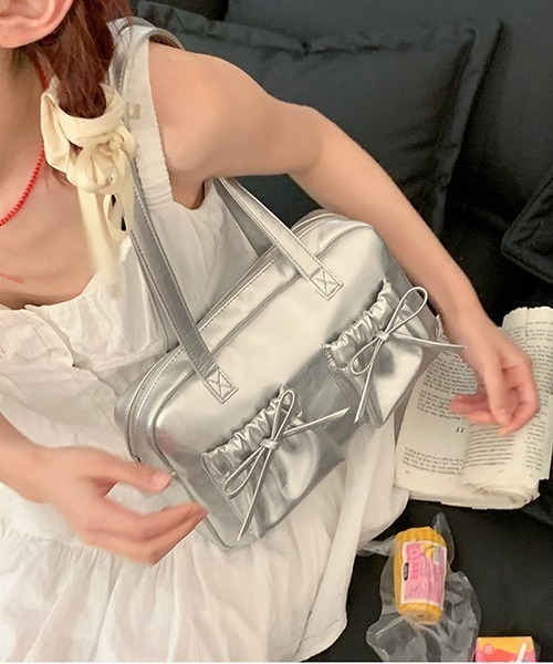 gossip!ロサンゼルス(ゴシップロサンゼルス)の「Y2K ダブルポケットリボンスクエアバッグ(ショルダーバッグ・レディース・ブラック/ワイン/シルバー/ベージュ・FREE)」の12枚目の写真