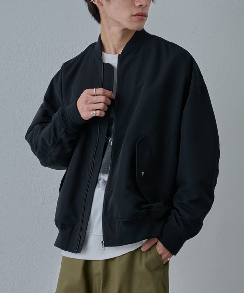 COLONY 2139（コロニートゥーワンスリーナイン）の「BIG MA-1（MA-1・メンズ・グレイッシュベージュ/ブラック・LARGE/MEDIUM）」の4枚目の写真