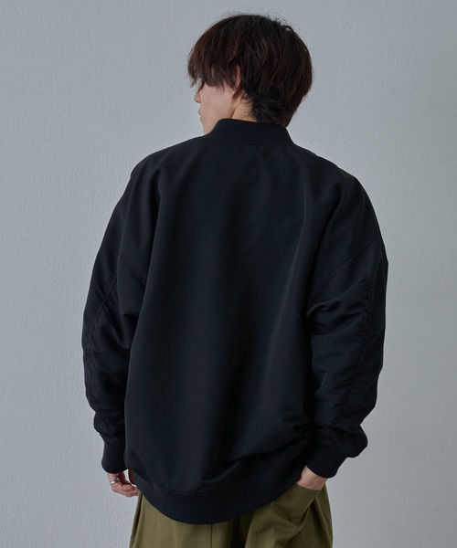 COLONY 2139（コロニートゥーワンスリーナイン）の「BIG MA-1（MA-1・メンズ・グレイッシュベージュ/ブラック・LARGE/MEDIUM）」の6枚目の写真