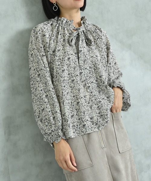 INTERPLANET(インタープラネット)の「デシン花柄ラグラン長袖ボウタイカラーブラウス(シャツ/ブラウス・レディース・オフホワイト/ブラック・MEDIUM/LARGE)」の21枚目の写真