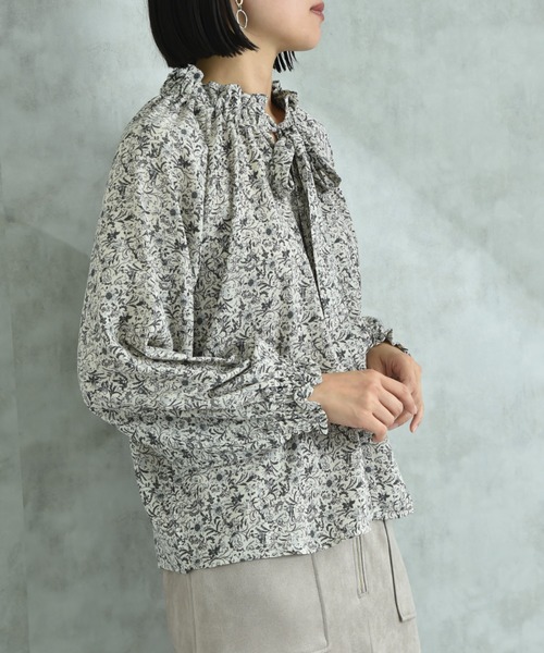 INTERPLANET(インタープラネット)の「デシン花柄ラグラン長袖ボウタイカラーブラウス(シャツ/ブラウス・レディース・オフホワイト/ブラック・MEDIUM/LARGE)」の20枚目の写真