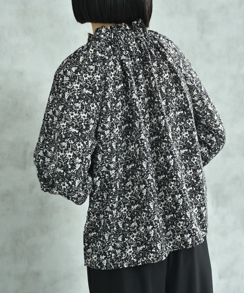 INTERPLANET(インタープラネット)の「デシン花柄ラグラン長袖ボウタイカラーブラウス(シャツ/ブラウス・レディース・オフホワイト/ブラック・MEDIUM/LARGE)」の11枚目の写真