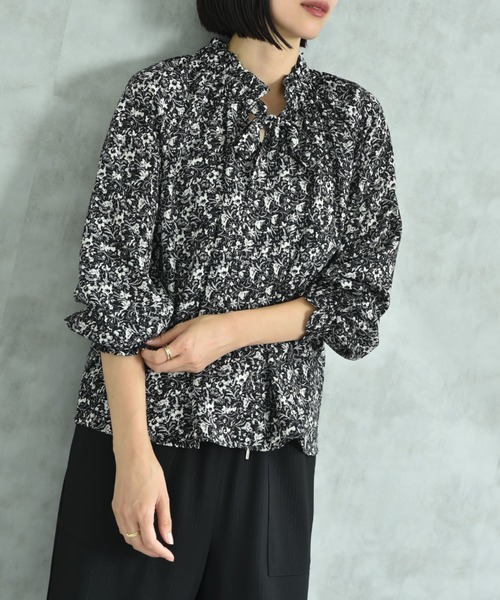 INTERPLANET(インタープラネット)の「デシン花柄ラグラン長袖ボウタイカラーブラウス(シャツ/ブラウス・レディース・オフホワイト/ブラック・MEDIUM/LARGE)」の9枚目の写真