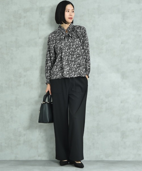 INTERPLANET(インタープラネット)の「デシン花柄ラグラン長袖ボウタイカラーブラウス(シャツ/ブラウス・レディース・オフホワイト/ブラック・MEDIUM/LARGE)」の7枚目の写真