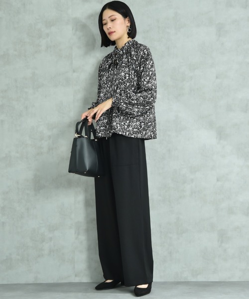 INTERPLANET(インタープラネット)の「デシン花柄ラグラン長袖ボウタイカラーブラウス(シャツ/ブラウス・レディース・オフホワイト/ブラック・MEDIUM/LARGE)」の6枚目の写真