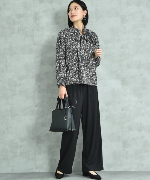 INTERPLANET(インタープラネット)の「デシン花柄ラグラン長袖ボウタイカラーブラウス(シャツ/ブラウス・レディース・オフホワイト/ブラック・MEDIUM/LARGE)」の5枚目の写真