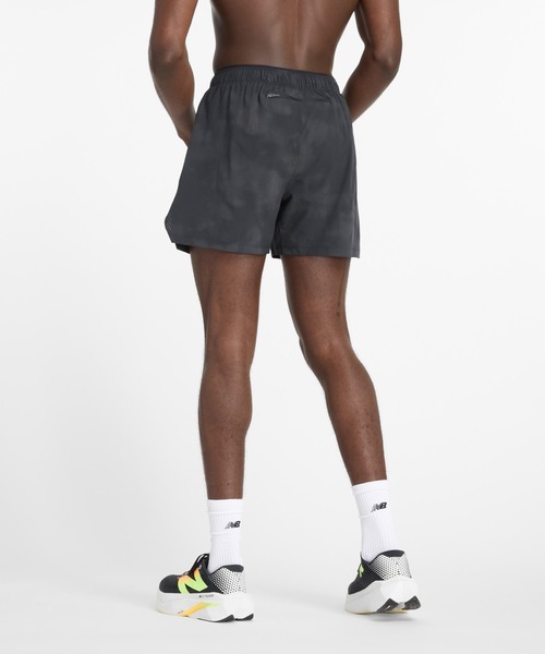 NEW BALANCE（ニューバランス）の「RC シームレス リフレクト 5インチショーツ（その他パンツ・メンズ・ブラック・MEDIUM/LARGE/X-LARGE/XX-LARGE）」の3枚目の写真