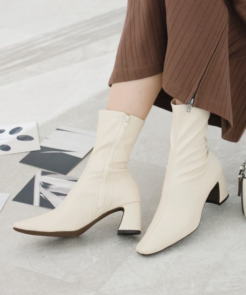 【完売必至】ミュウミュウ■チャンキーヒール ショートブーツ イタリア MiuMiu(ミュウミュウ) ショートブーツ・ブーティ