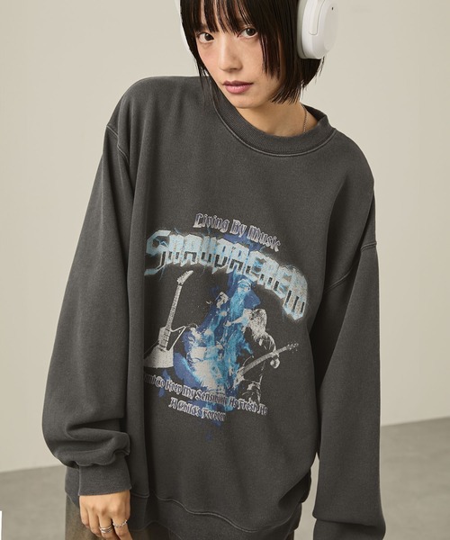 Snap club（スナップクラブ）の「【Snap club】ビッグシルエットヴィンテージ加工グラフィックスウェット（スウェット・レディース・ネイビー/ブラック系/ブラック/アイボリー・M/L）」の5枚目の写真