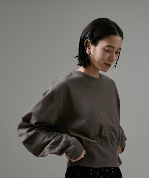 SALON adam et rope'（サロン アダム エ ロペ）の「【WEB限定】クロップド丈ハイウエスト裏毛プルオーバー/スウェット（Tシャツ/カットソー・レディース・チャコールグレー/グレー/オフホワイト・FREE）」の15枚目の写真