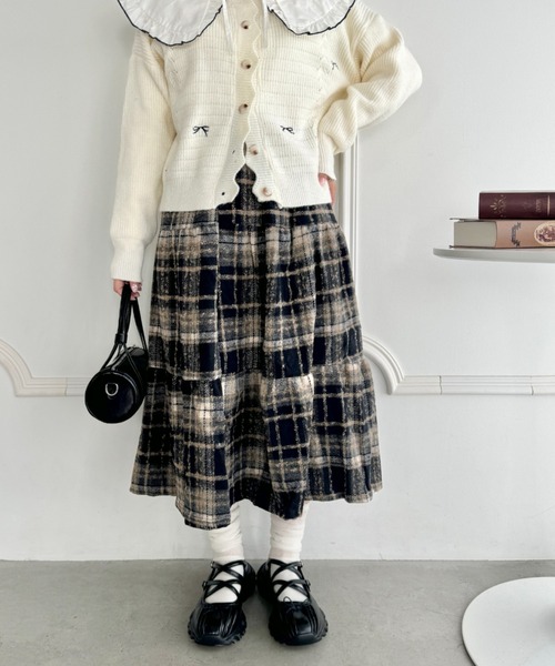 Loueme(ルエム)の「モッサチェックティアードスカート(スカート・レディース・レッド/ライトブルー/ネイビー・FREE)」の4枚目の写真