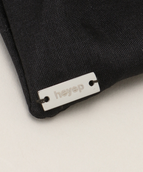 heyep Silk Square Large Scrunchie ブラック Silk Square Large Scrunchie – heyep