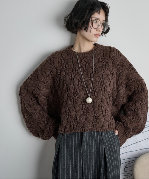 THE YOn（ザヨン）の「ケーブルクロップドニットプルオーバー（ニット/セーター・レディース・オレンジ/チャコール/アイボリー/ブラック/ブラウン/ライトグリーン・FREE）」の4枚目の写真