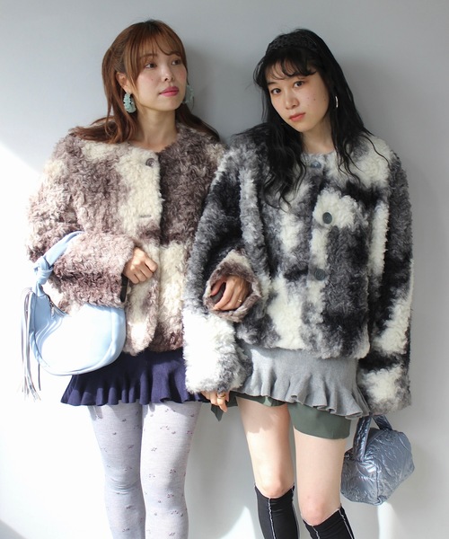 SANSeLF(サンセルフ)の「マーブルノーカラーファーコート【SANSeLF】sanw24a032(その他アウター・レディース・ブラウン/ブラック・FREE)」の11枚目の写真