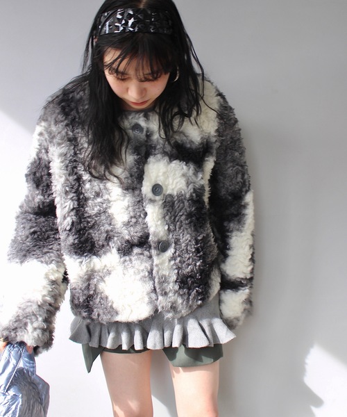 SANSeLF(サンセルフ)の「マーブルノーカラーファーコート【SANSeLF】sanw24a032(その他アウター・レディース・ブラウン/ブラック・FREE)」の17枚目の写真