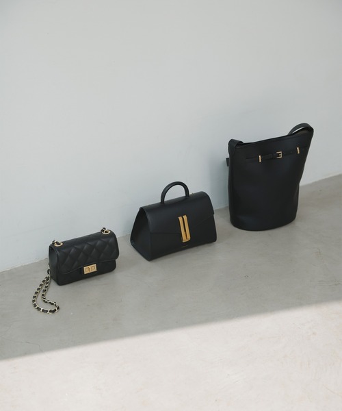 極美品✨ AURENTTI ボディバッグ レザー キルティング チェーン 黒 AULENTTI】レザーキルティングチェーンバッグ（ハンドバッグ