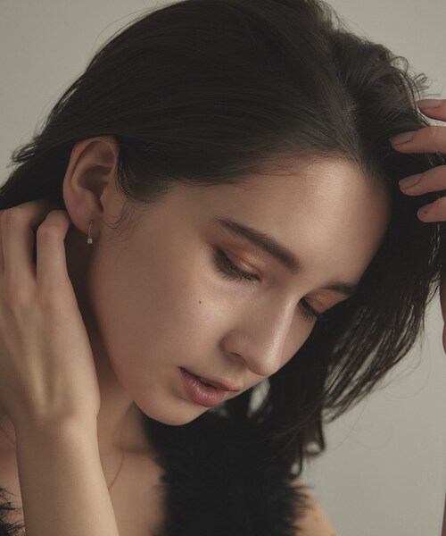 COCOSHNIK(ココシュニック)の「K10ダイヤモンド キヘイハンギングダイヤ スタッドピアス(ピアス(両耳用)・レディース・イエローゴールド・00)」の6枚目の写真