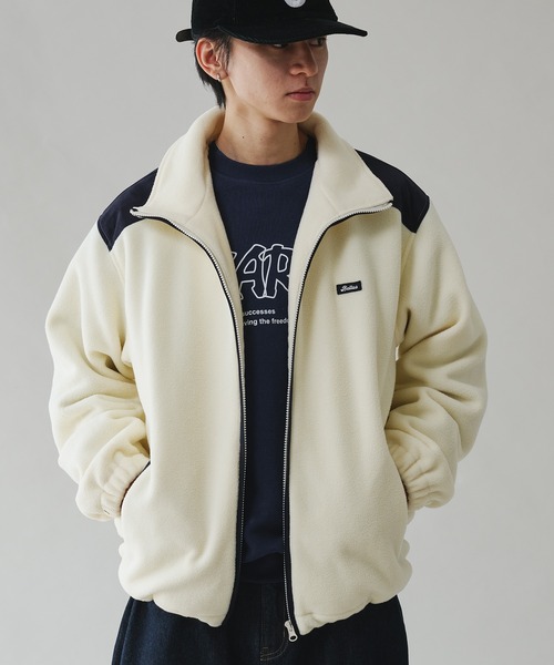 Adoon plain(アドーンプレーン)の「STAND NECK SUEDE LOOK FLEECE BLOUSON / スタンドネックスエード調フリースブルゾン(ブルゾン・メンズ・ブラック/アイボリー・MEDIUM/LARGE)」の1枚目の写真