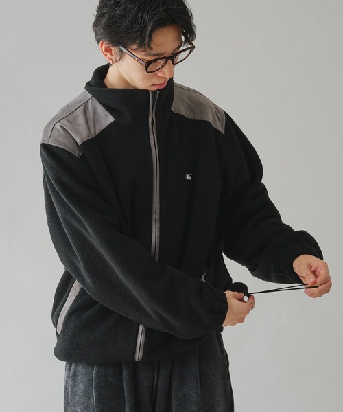 Adoon plain(アドーンプレーン)の「STAND NECK SUEDE LOOK FLEECE BLOUSON / スタンドネックスエード調フリースブルゾン(ブルゾン・メンズ・ブラック/アイボリー・MEDIUM/LARGE)」の15枚目の写真