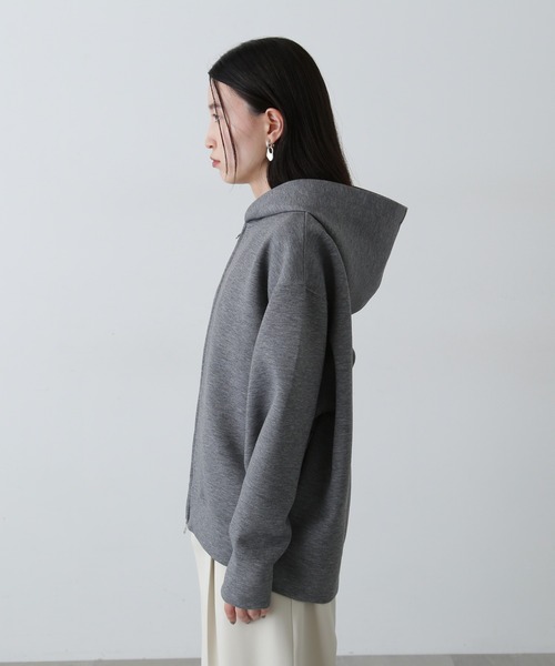 N.（N. Natural Beauty Basic）（エヌエヌナチュラルビューティーベーシック）の「ダンボールフォルムジップフーディー（パーカー・レディース・オフホワイト/グレー・MEDIUM）」の12枚目の写真