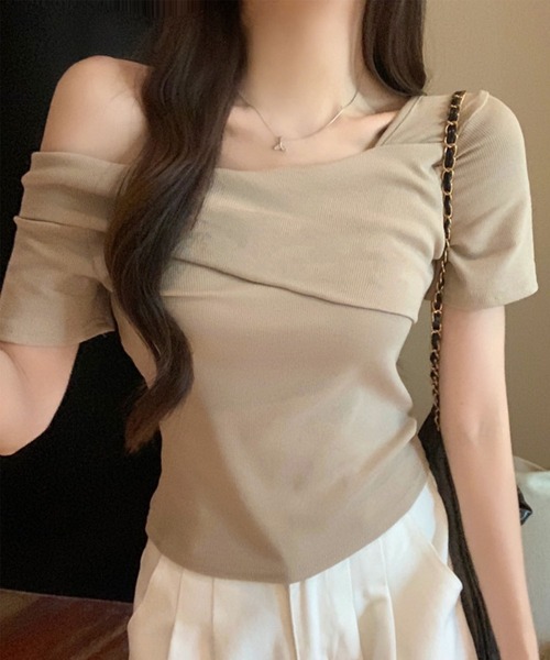 GLAMOROUS JANE(グラマラスジェーン)の「オフショル半袖ショート丈トップス(Tシャツ/カットソー・レディース・ホワイト/ブラック/ベージュ・FREE)」の3枚目の写真