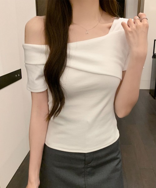 GLAMOROUS JANE(グラマラスジェーン)の「オフショル半袖ショート丈トップス(Tシャツ/カットソー・レディース・ホワイト/ブラック/ベージュ・FREE)」の17枚目の写真